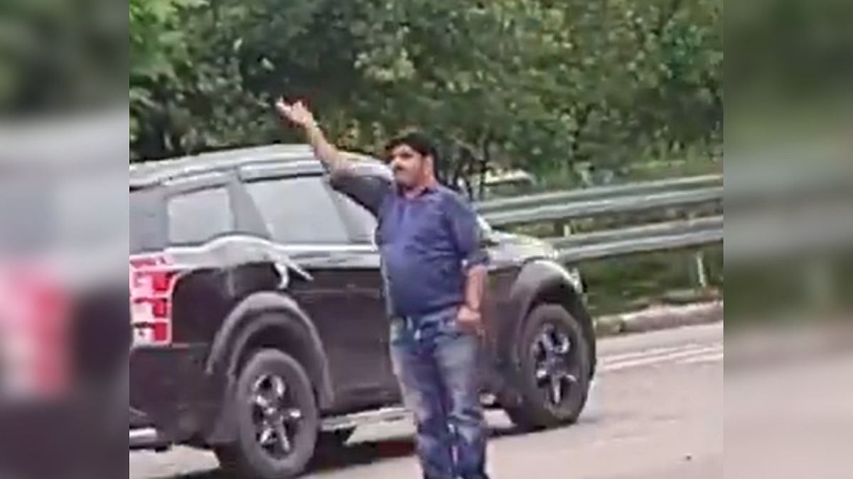 Auto Driver Becomes Traffic Police: Resolves Heavy Traffic In Chandigarh For One And Half Hours In Cop's Absence