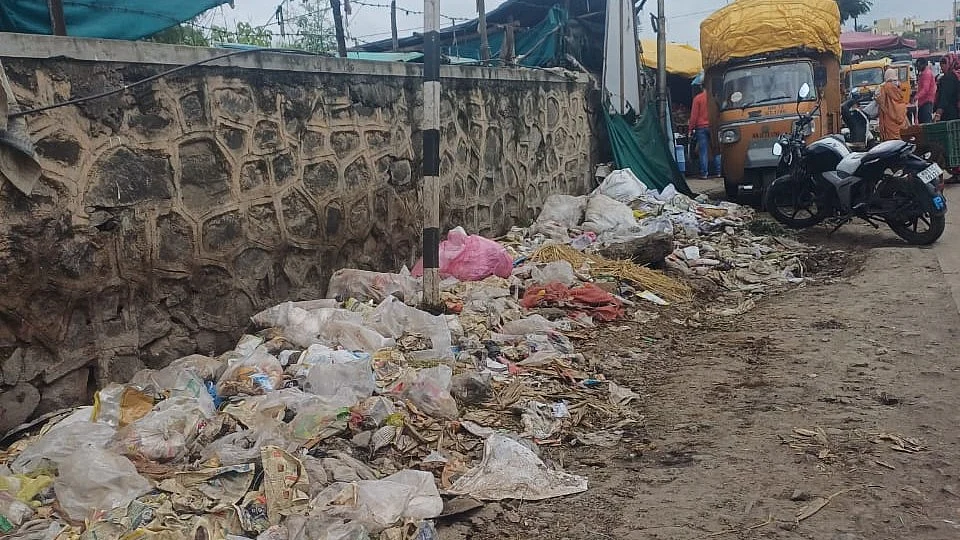 No Toilets, Potholes, Rotting Waste: Awhalwadi Market In Pune's Wagholi Choked By Filth, Chaos & Civic Apathy 