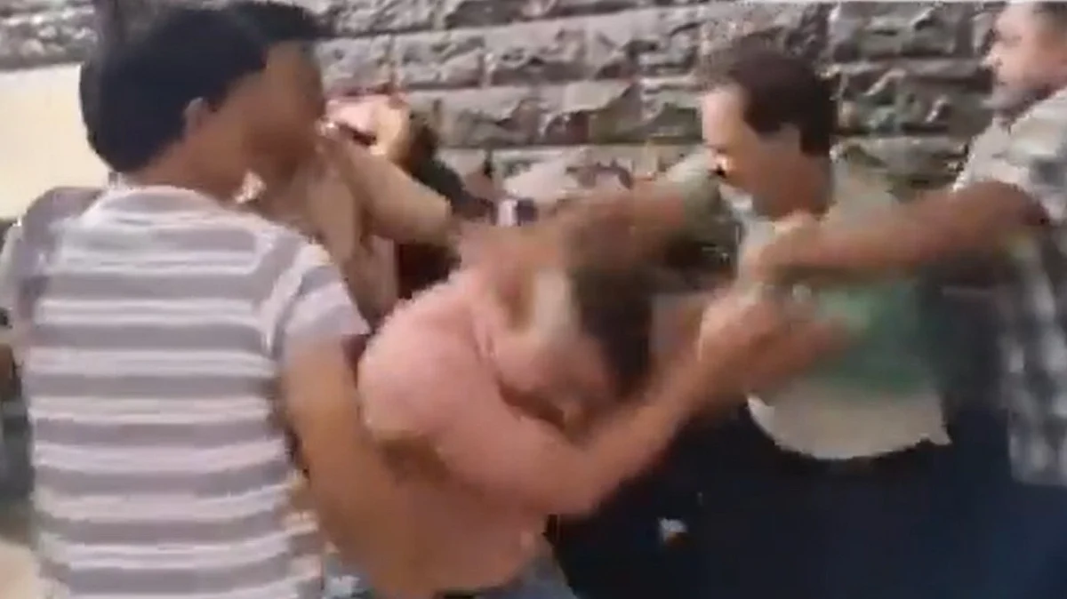 Vasai-Virar News: Rival Groups Brawl Inside Police Station In Nalasopara (Viral Video)