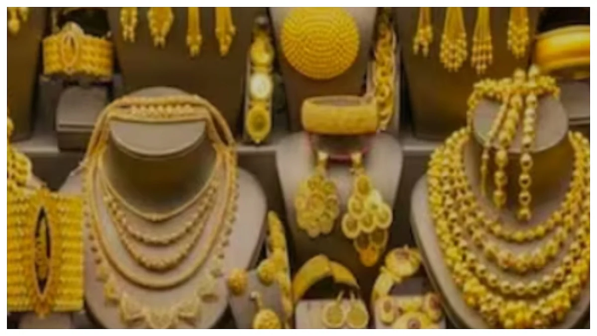 Gold Drops ₹500 Amid Stockist Selling, Silver Falls ₹1,000 Despite Global Gains