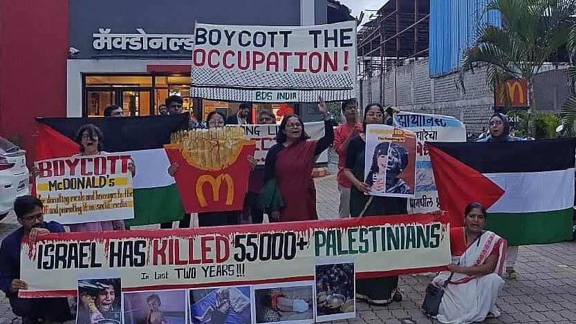 VIDEO: Protest In Support Of Palestine Held Outside McDonald’s Outlet In Pune’s Katraj Area
