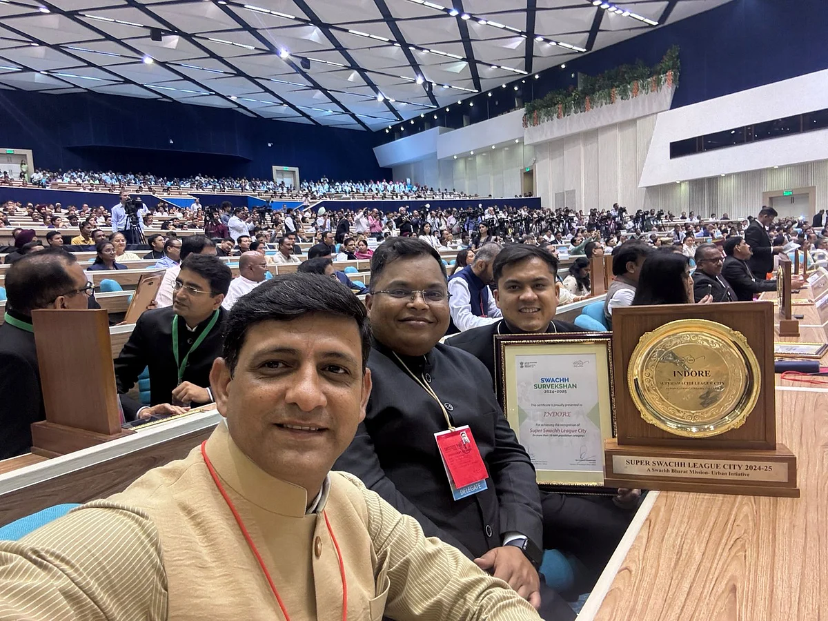 Mayor Pushyamitra Bhargava poses selfie