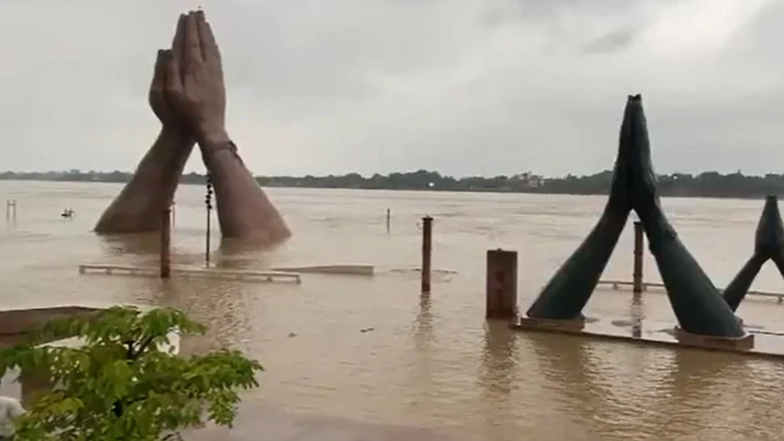 Flood Fury In UP: Villagers Flee Homes, Last Rites Held In Lanes As Ghats Submerged 