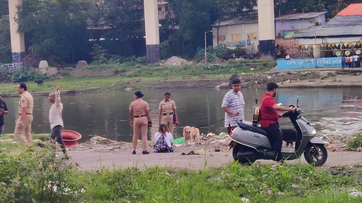 Pune: Viral Video Shows Drunk Woman Grooving To Dhol Beats Before Trying To Jump Into Pune River