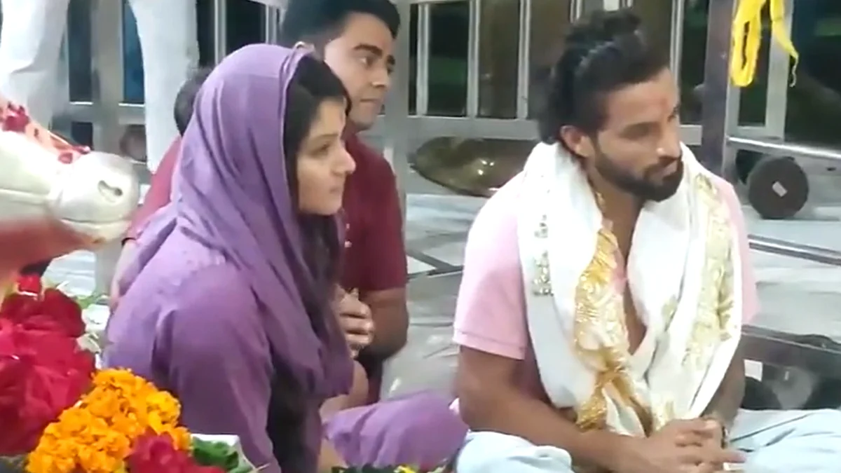 Watch: RCB Skipper Rajat Patidar Offers Prayer At Ujjain's Mahakaleshwar Temple Alongwith Family 