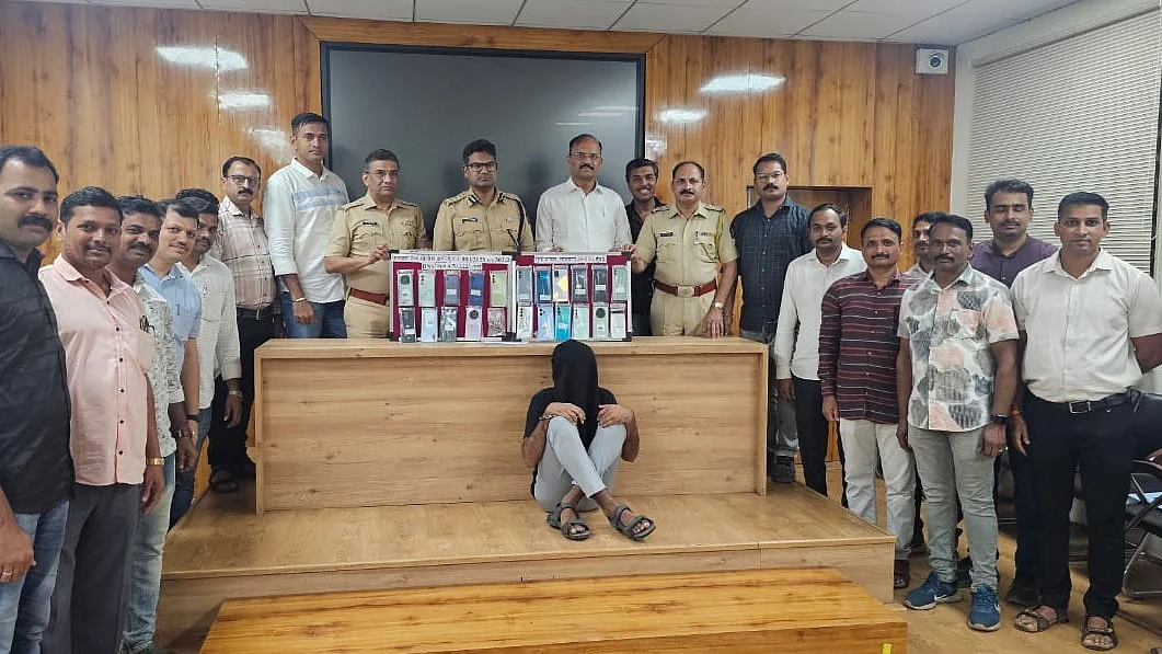 Accused with recovered mobile phone
|