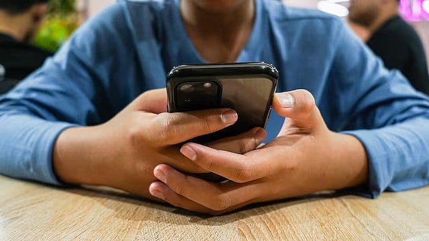 15-Year-Old Breaks Into Mobile Shop, Steals 7 Phones To Fulfil His Desire For Smartphone In MP's Chhatarpur