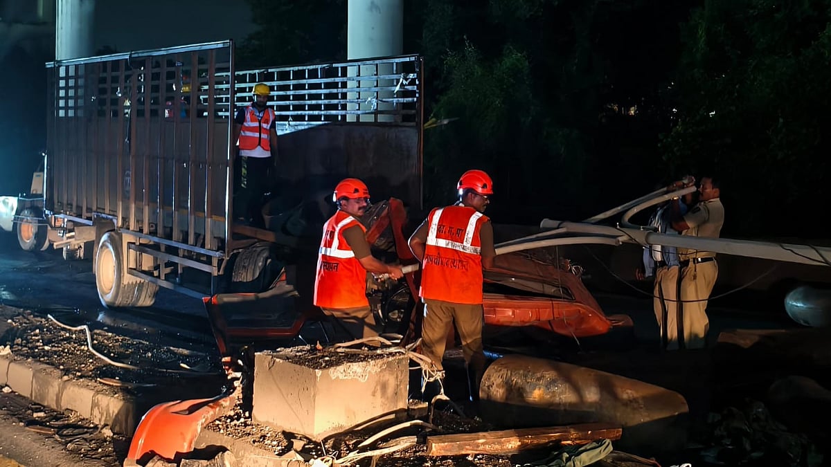 Wreckage of truck on Ghodbunder Road after fatal crash that killed two in Thane | File Photo