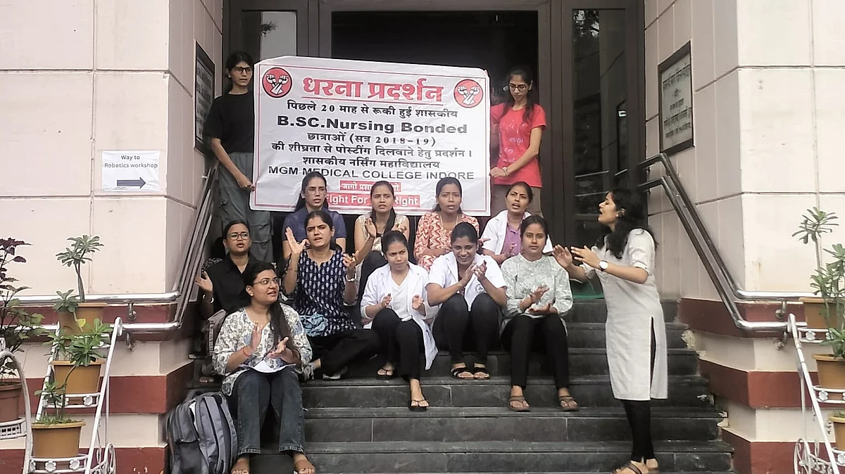 Contract Nursing Students Stage Protest Over Delay In Appointment In Indore