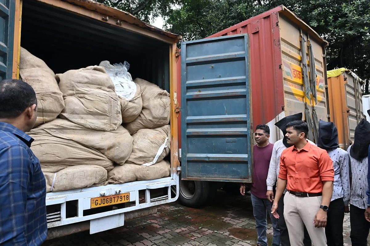 ANC Navi Mumbai busts gutkha smuggling racket; seizes five trucks, arrests four