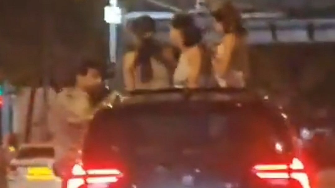 Mumbai News: Viral Video Shows Women Performing Dangerous Stunts From Moving Car; 5 Booked