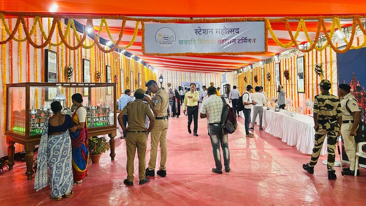 Central Railway organised Heritage exhibition as part of Station Mahotsav at Chhatrapati Shivaji Maharaj Terminus