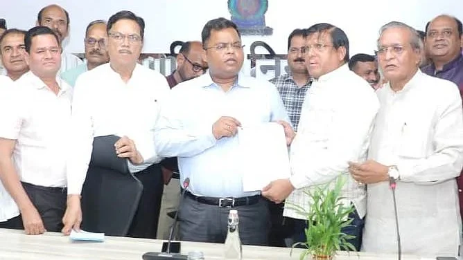 Indore: Industrialists Complain About IMC Staff To Commissioner