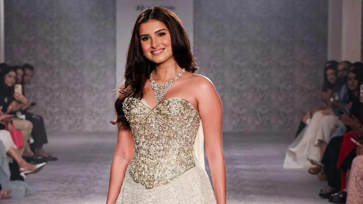Tara Sutaria Trolled Over Ill-Fitted Corset At India Couture Week 2025: Netizens Say 'Looking Like Mother Of Two Kids'