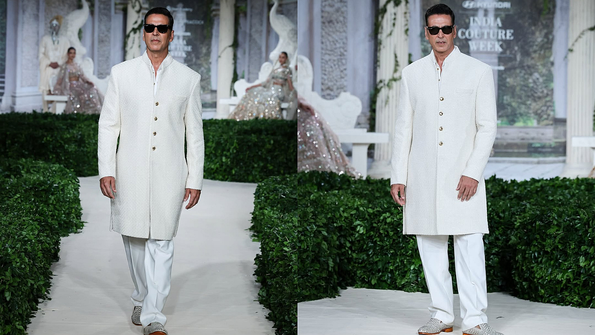 Akshay Kumar Returns To Runway After 12 Years At Delhi's Fashion Show In Ivory Sherwani 