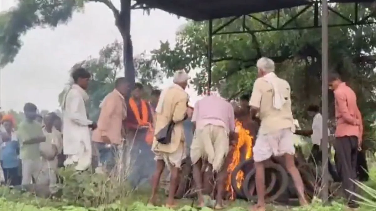 Rajasthan Tragedy: Last Rites Of One Of 7 Jhalawar School Roof Collapse Victims Performed (Video) 