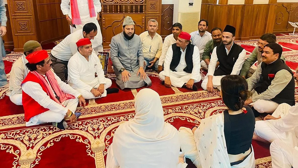 'He Doesn’t Trade In Hate': SP Counters Criticism Over Akhilesh’s Mosque Visit With Posters Promoting Religious Unity 