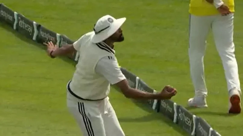 IND Vs ENG, 4th Test: Mohammed Siraj Pumps Fist At Old Trafford Crowd After Taking Brydon Carse's Catch; Video 