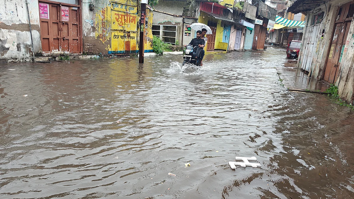 Heavy Rain Lashes MP's Ashta, Water Enters Many Shops, Farmlands Under Knee-Deep Water