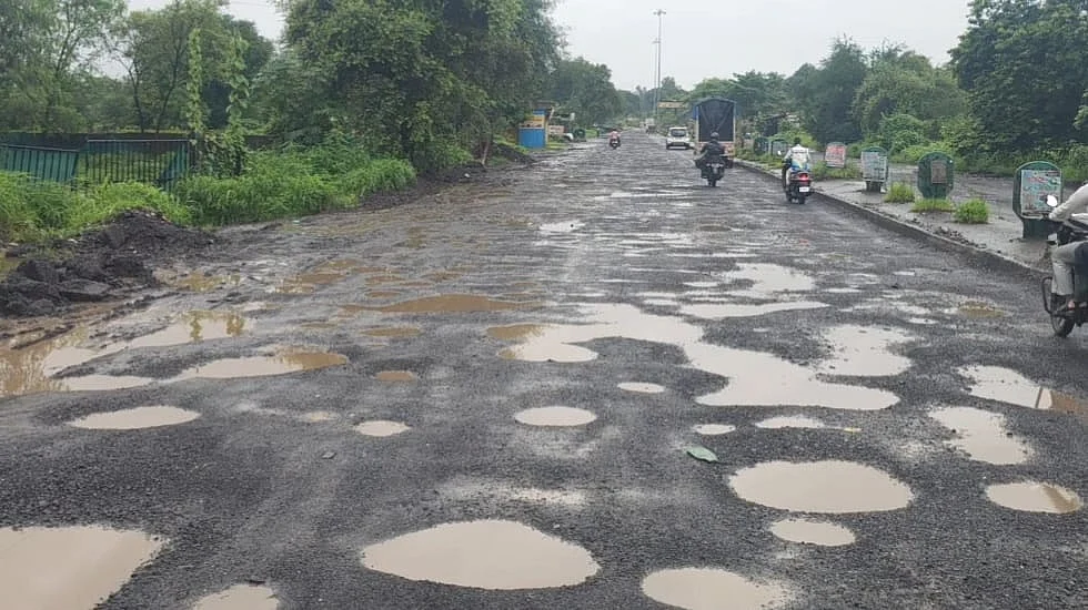 Pothole-Ridden Bhiwandi-Wada Road