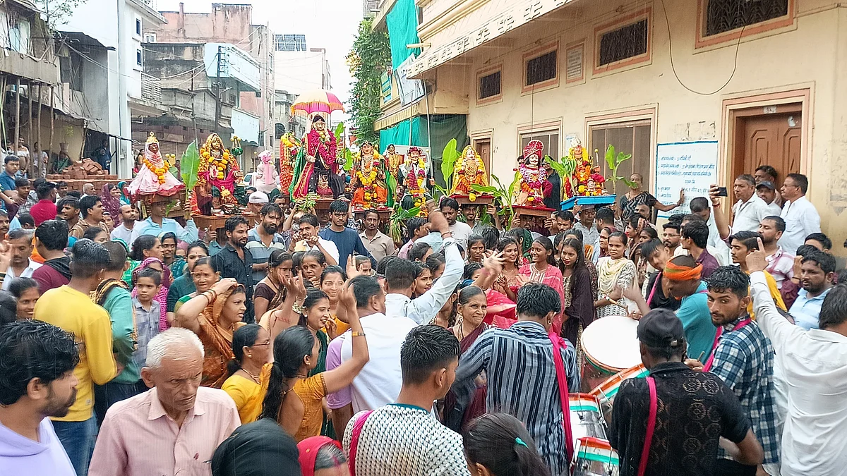 Madhya Pradesh: Devotees Bid Farewell To Goddess Kanbai In Khetia | FP Photo