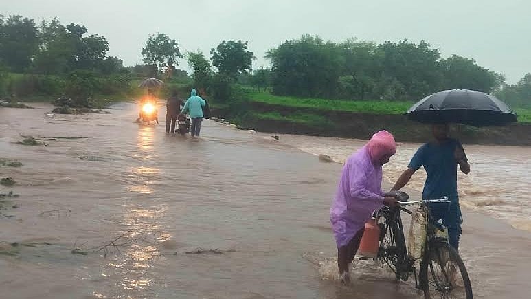 7.10 Inches Of Rain In 24 Hours, Roads Blocked, Villages Surrounded By Water In MP’s Agar Malwa Region