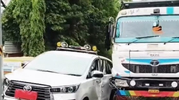 Madhya Pradesh: Jhabua Collector's Car Struck By Rashly Driven Dumper, No Casualty Reported; Driver Arrested 