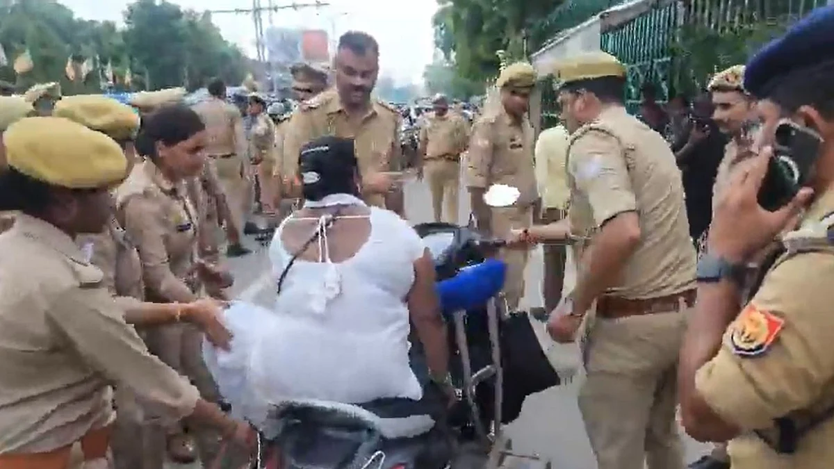 UP Congress Disability Cell Protests Outside Vidhan Sabha Over Rights Neglect (VIDEO)