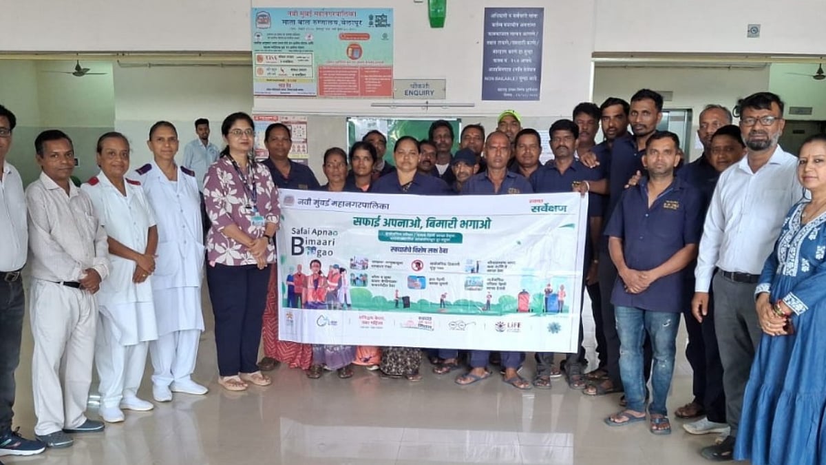 NMMC health workers conduct check-ups for sanitation staff during city-wide ‘Safai Apnao, Bimari Bhagao’ campaign. | X - @NMMConline
