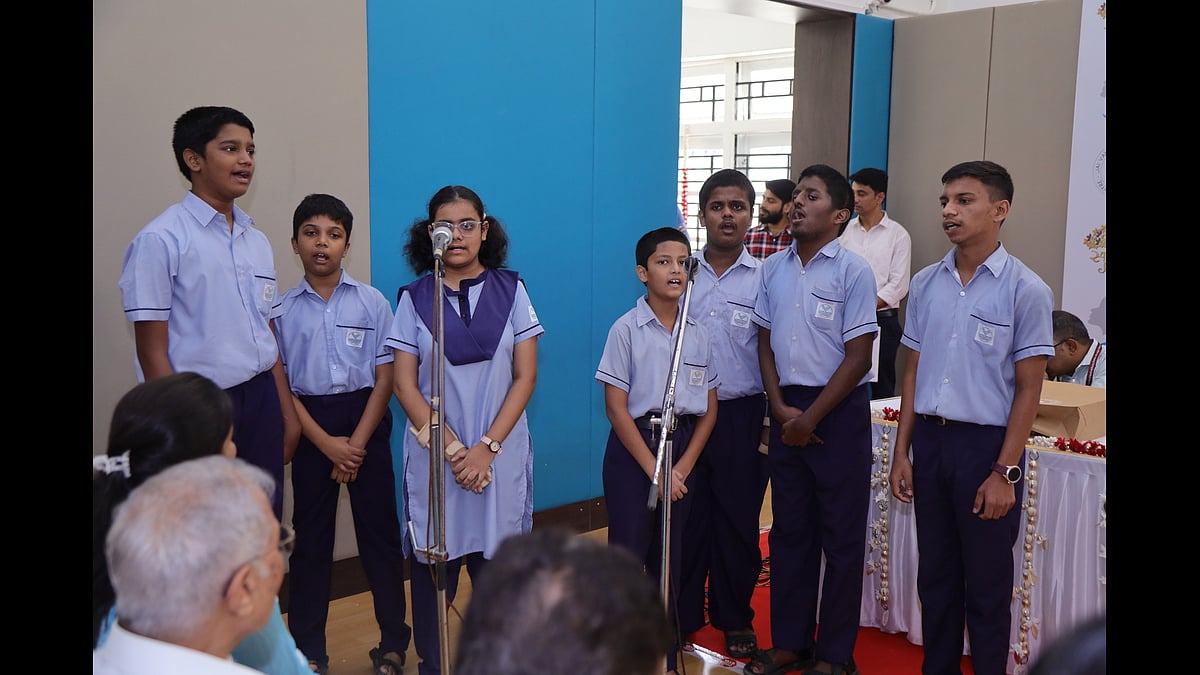 Students of Jai Vakeel Foundation present a song