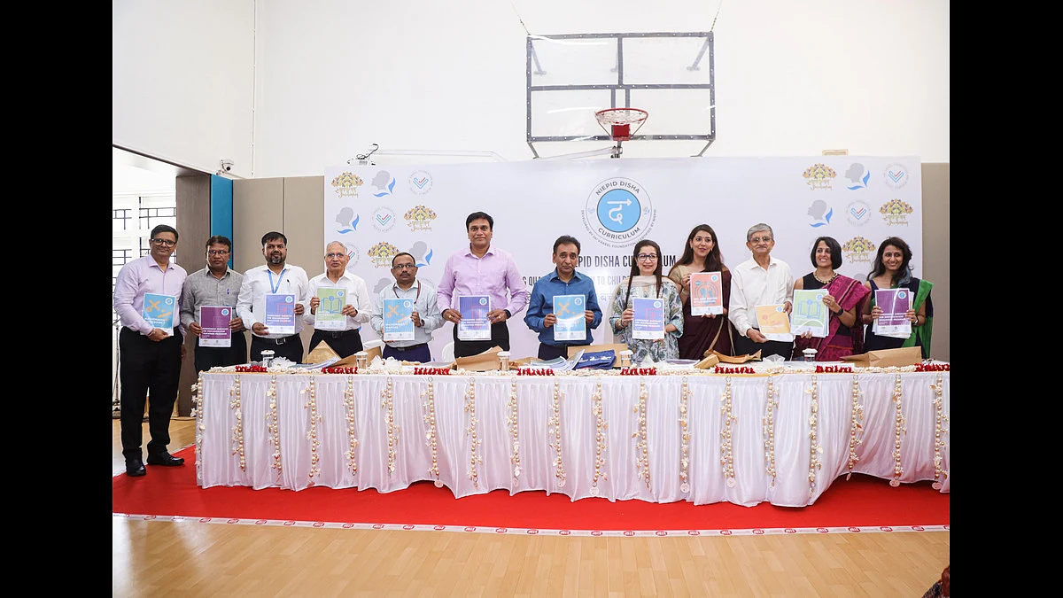 Shri Rajesh Aggarwal, along with the NIEPID and JVF teams, showcases the MoU |