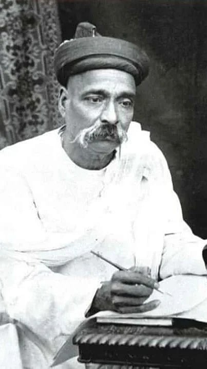 Although the world knows him as Bal Gangadhar Tilak, his birth name was Keshav Gangadhar Tilak.