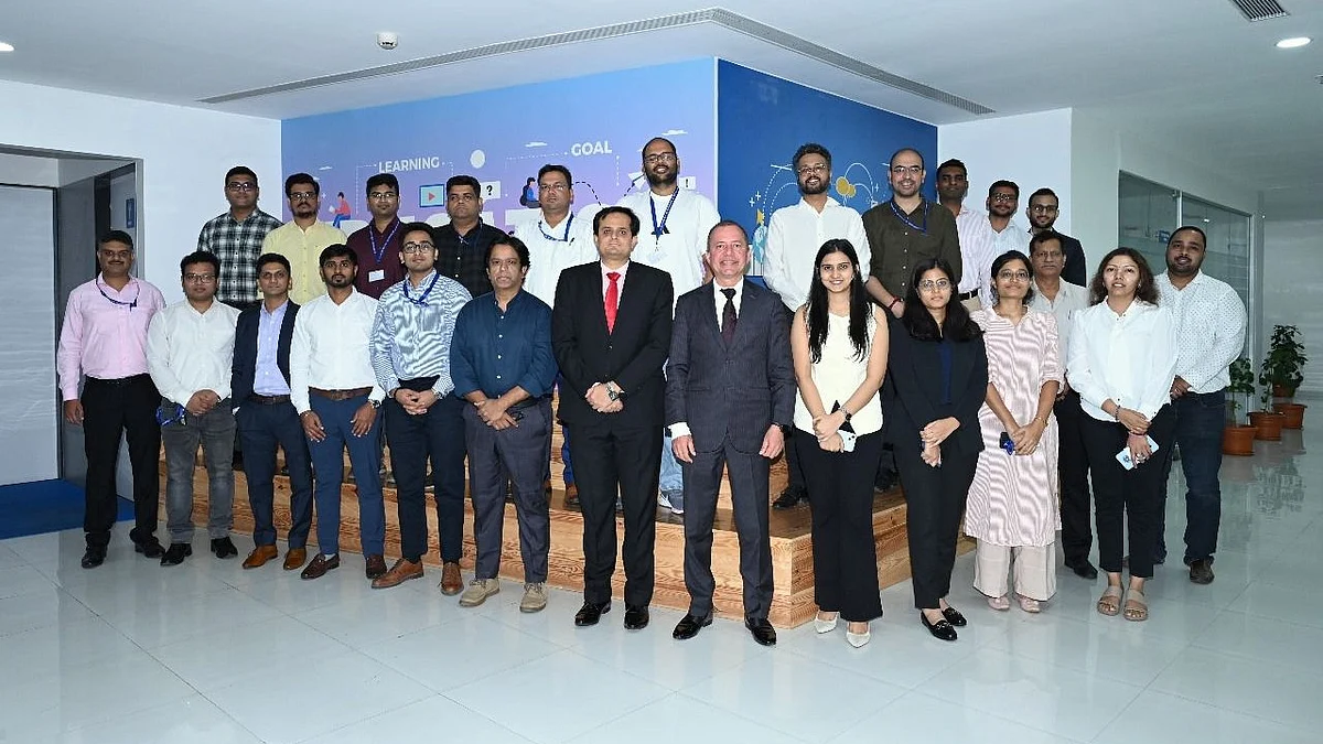 Participants of the 23rd PGPMX batch (2025–27) at IIM Indore Mumbai campus pose with director Prof Himanshu Rai and faculty members |
