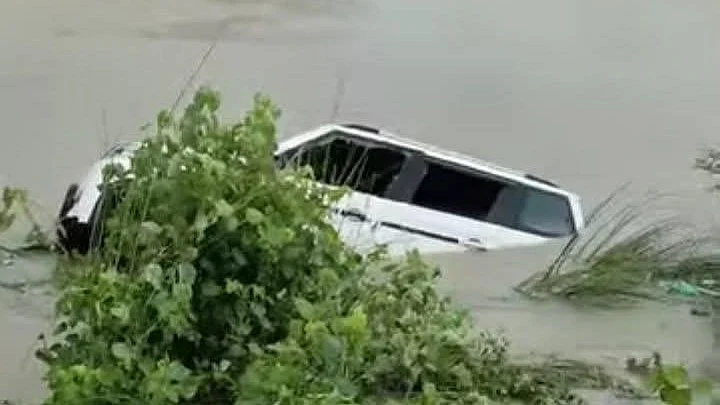 Uttar Pradesh Tragedy: 11 Dead As Bolero Falls Into Canal In Gonda (VIDEO)