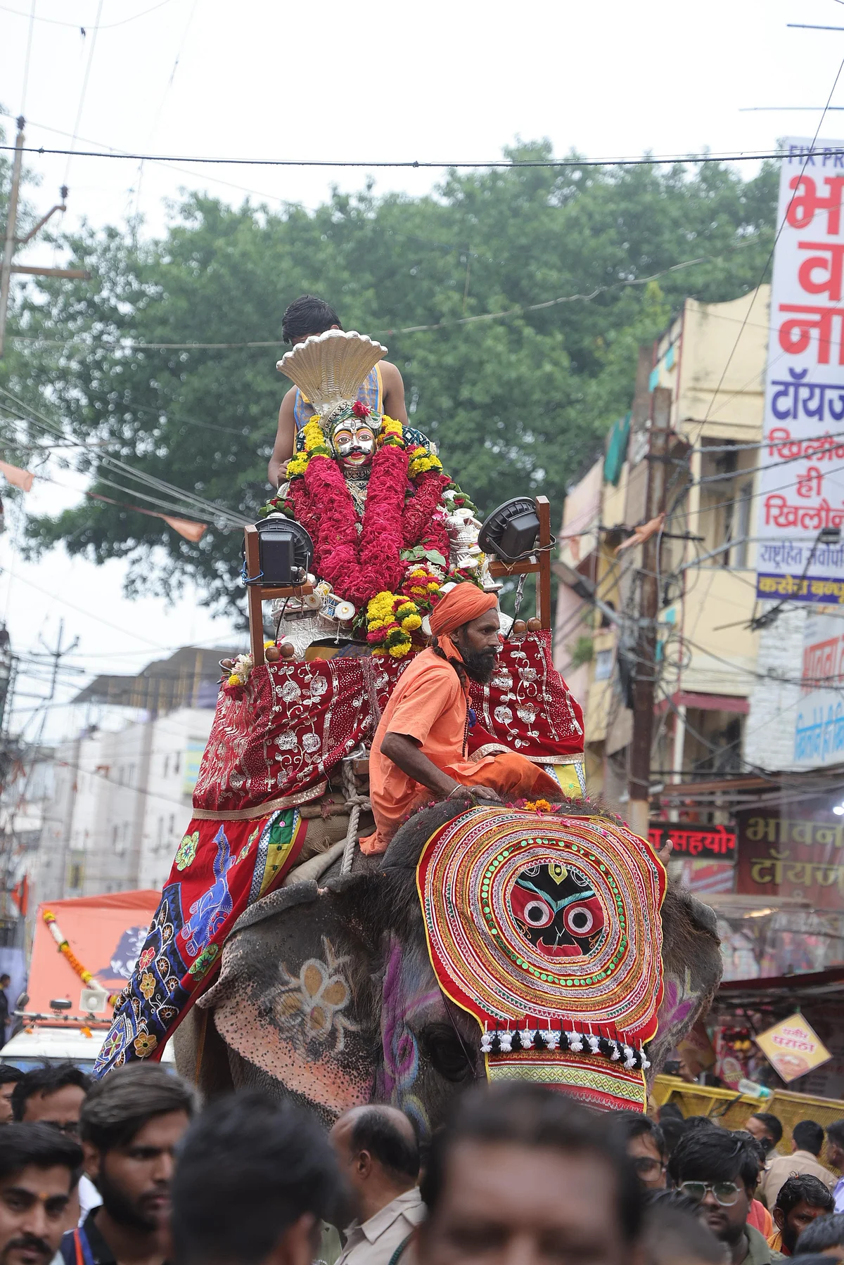 Elephant Shyamu participates in the sawari with full colours