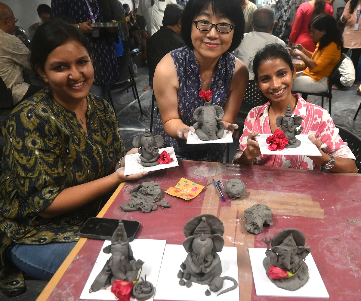 Foreign
nationals and
children
participated in
a special
workshop titled
'Moulding
Bappa',
organised at
the Chhatrapati
Shivaji Maharaj
Vastu
Sangrahalaya
(CSMVS),
where they
made Ganesh
idols from
Shadu clay
