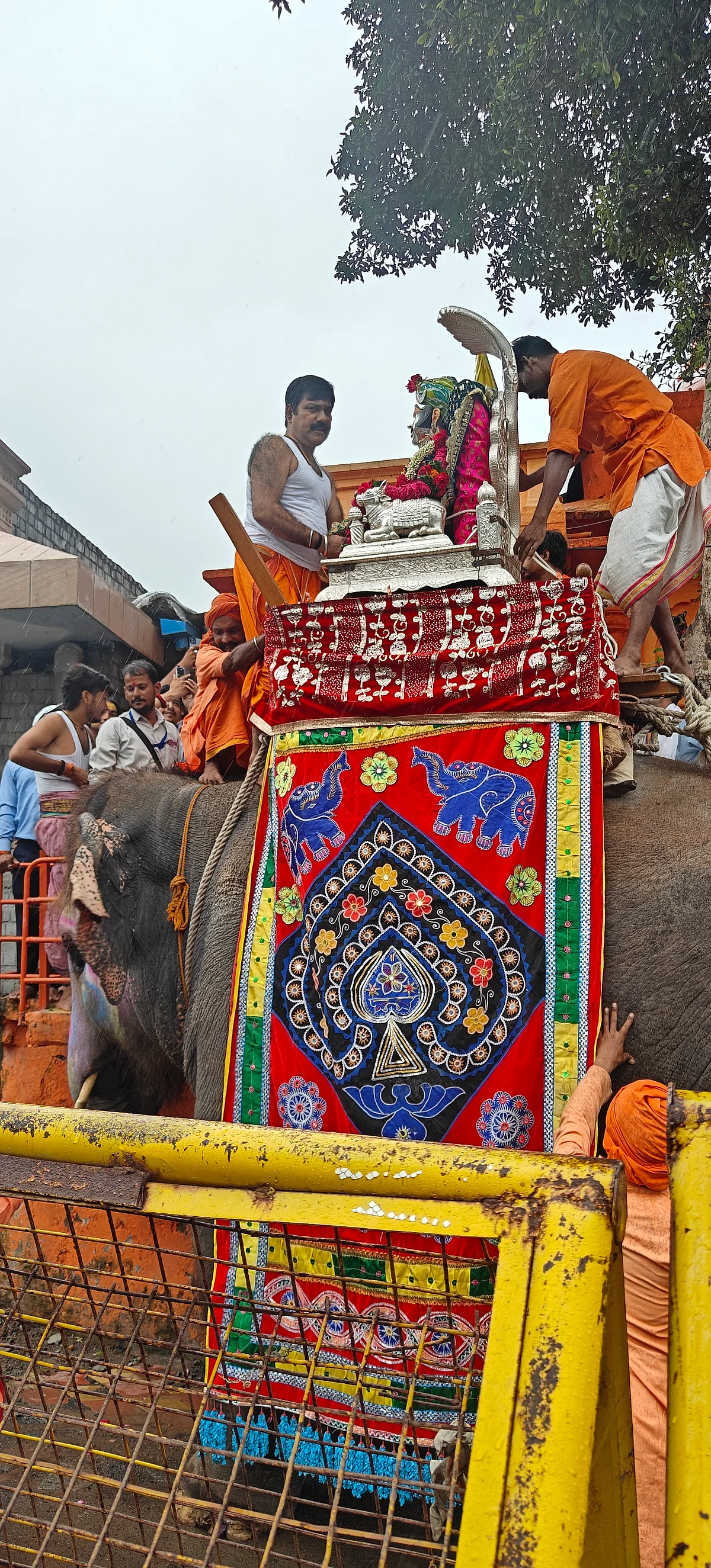 The Manmahesh form of Lord Mahakal being seated on throne