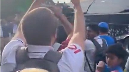 IND vs ENG, 5th Test: England Fan Yells 'F**k Off' As Team India's Bus Arrives At Venue Ahead Of Day 5, Woman Threatens to Put Him On TikTok; Video