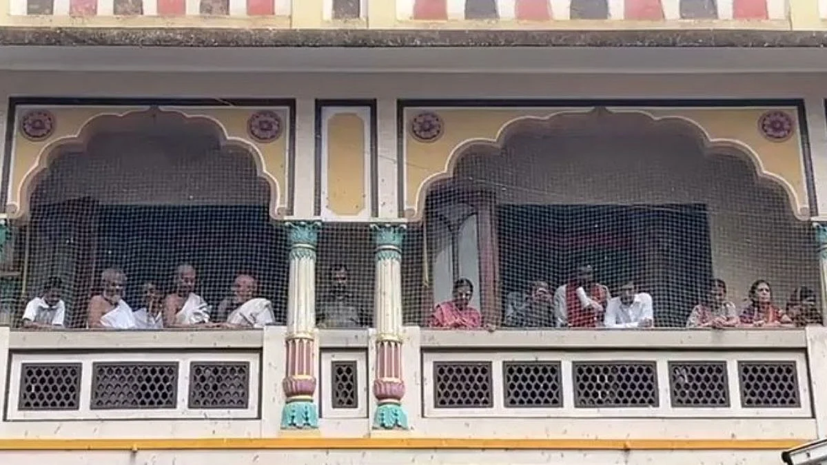 Irony Died 1000 Times!: Viral Photo Shows Safety Nets Installed At Jain Temple Near Dadar...