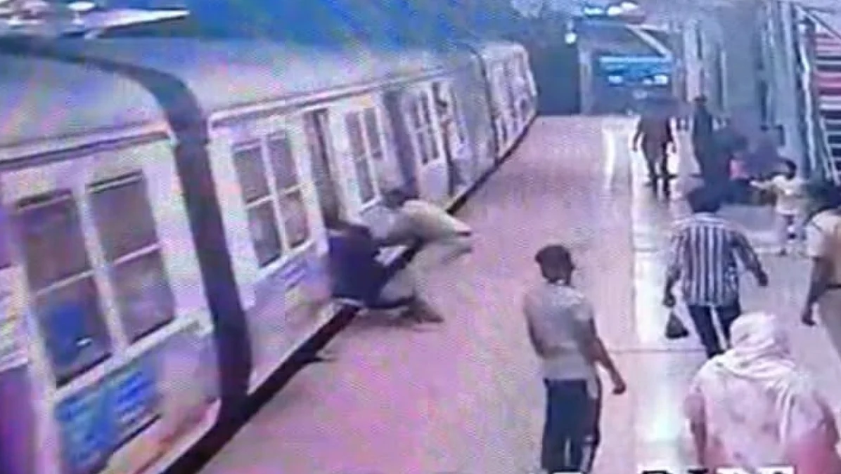 Mumbai News: Alert Railway Police Save Man From Falling Under Moving Train At King's Circle Station