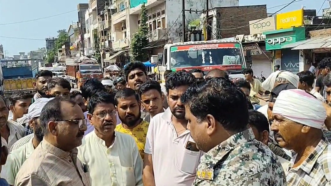 'Crops Can’t Wait': Farmers Block Road Over Fertilizer Crisis In MP's Morena