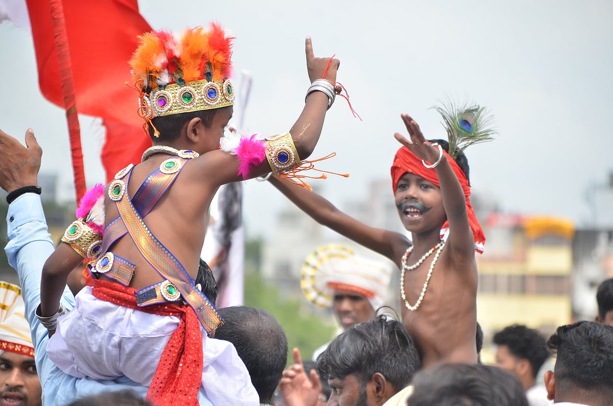 Traditional Procession Held In Nashik To Mark World Tribal Day | 