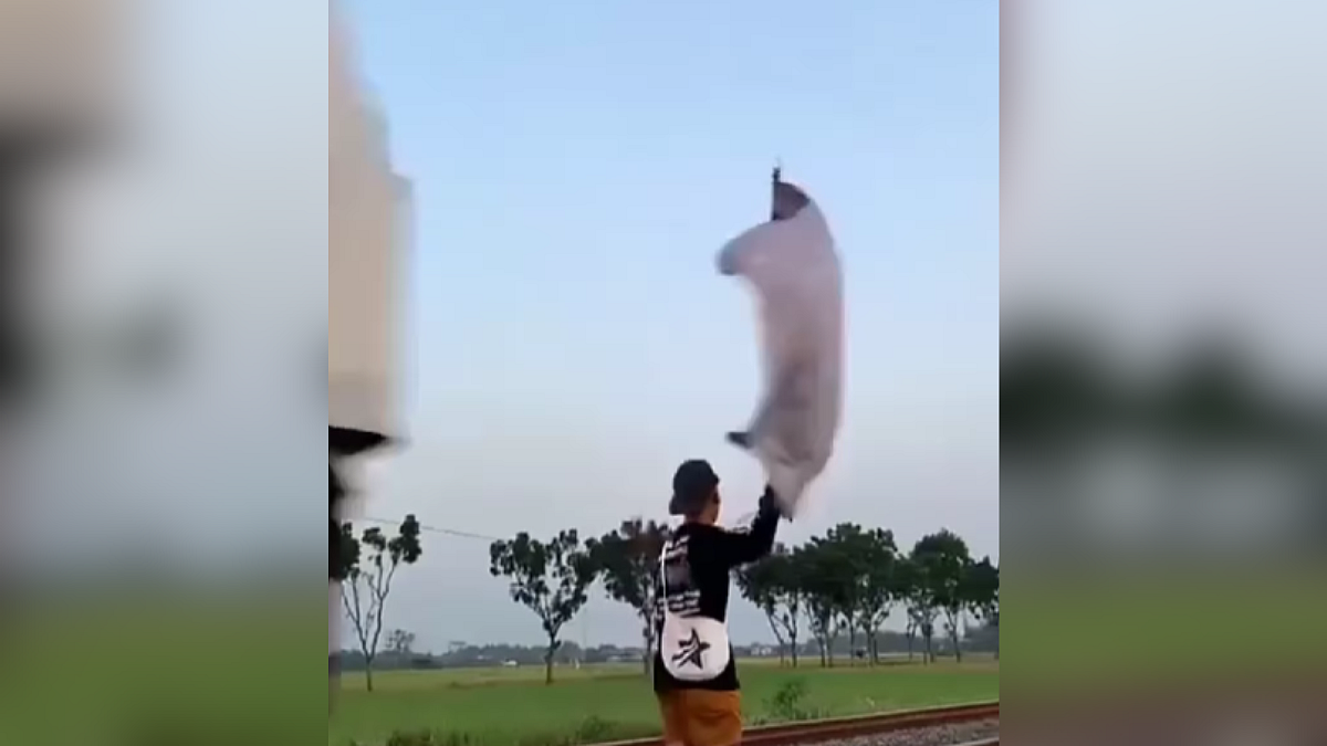 21-Year-Old Indonesian Man Died While Carrying Flag On Running Train Track, Asked His Friend To...