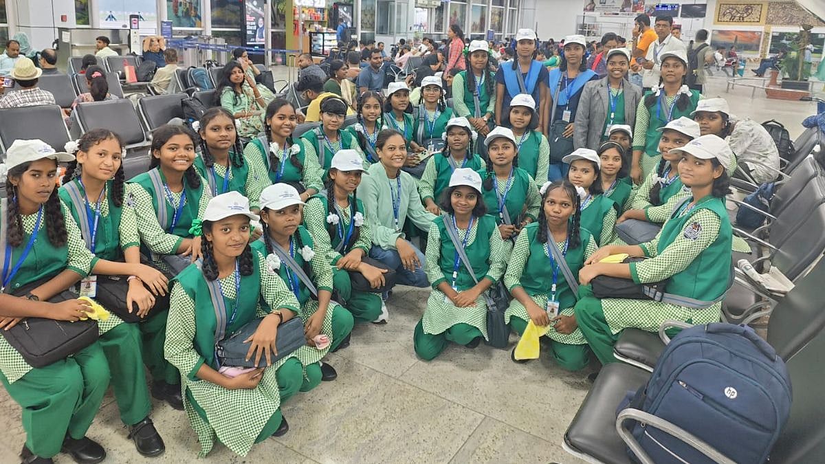 28 Schoolgirls from Jharkhand Visit ISRO Shriharikota for Academic Exposure Tour | X/@DCEastSinghbhum