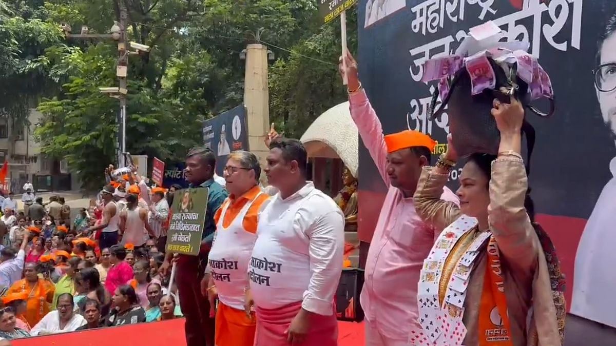 Maharashtra Janaakrosh Aandolan: Shiv Sena UBT Holds Massive Protest At Mumbai's Shivaji Park Over Corruption Allegations Against Mahayuti Ministers; Videos