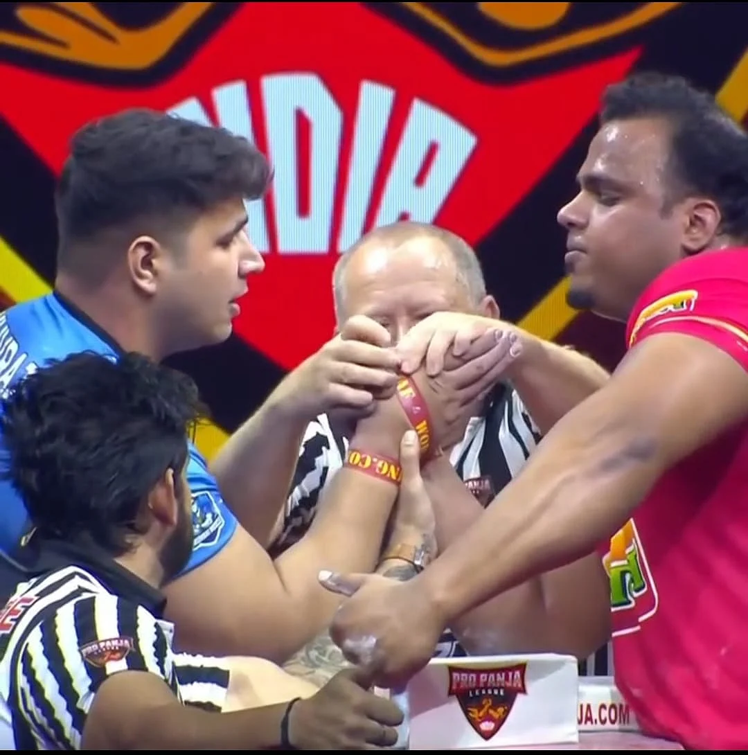 The 100 KG+ Category Participation saw Yuvraj Verma of Mumbai Muscle Dominate Suhail Khan of Sher E Ludhiana's fury and heated exchange by securing 3-1 for Mumbai Muscle.
