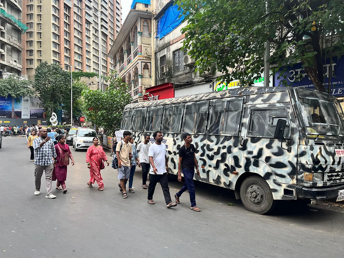 Riot control police at Dadar kabutarkhana