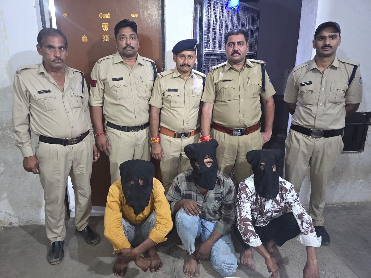 Indore: Three Held For Robbing Two Persons Of Mobile Phone, Cash