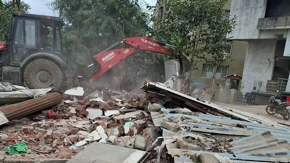 Pimpri-Chinchwad: PCMC Clears Encroachments Along Mumbai-Bengaluru National Highway Service Roads To...