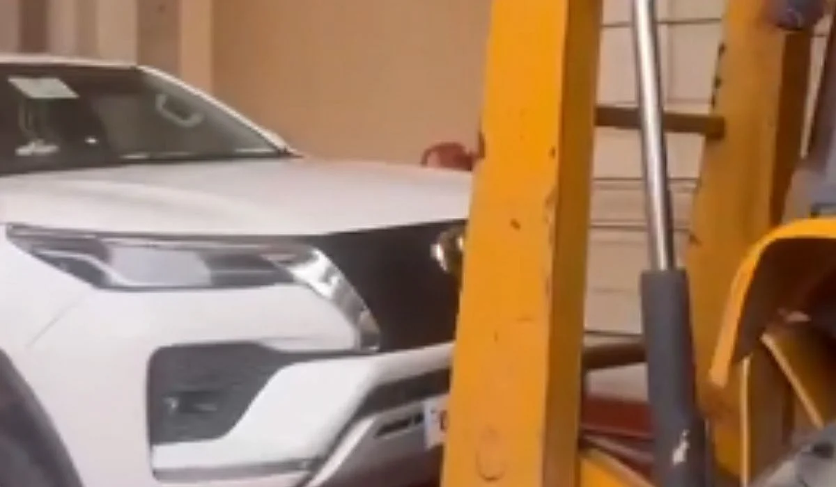Sanjay Nishad's Fortuner Towed From Assembly Premises For Parking In No-Parking Zone | X/@AAnamika_